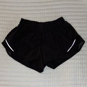 Lululemon Hotty Hot shorts size 6 in black